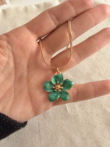 Emerald green gold colour - emerald,