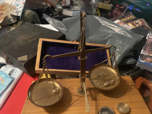 Set brass scales - wooden, box