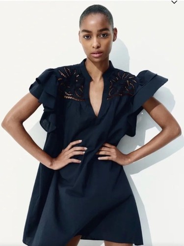 Black flutter sleeve - black,