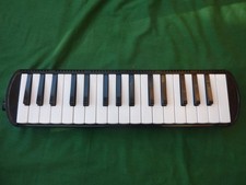 UNBRANDED 32 KEY MELODICA -
