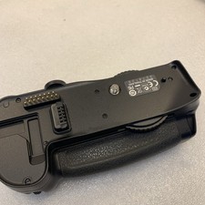 Original Nikon MB-D10 Battery Grip for D300 / D300s / D700 with MS-D10 Magazine