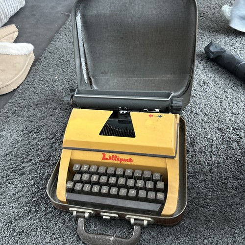 Lilliput junior toy typewriter - lilliput,