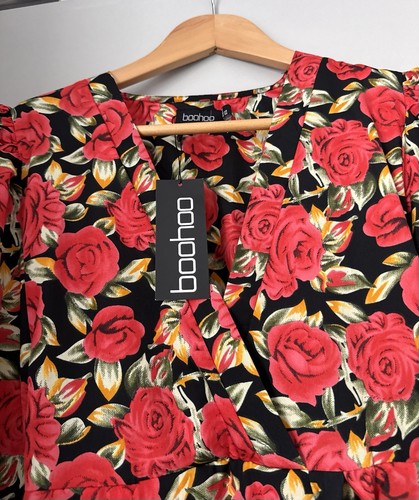 Bnwt boohoo red rose floral - red,