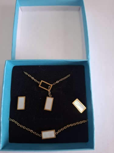 Gold tone boxed - , white