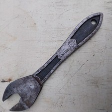 Vintage Saxon Adjustable