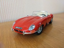 Burago 1/18 Scale Die Cast Model Jaguar E Type 1961 Cabriolet in red