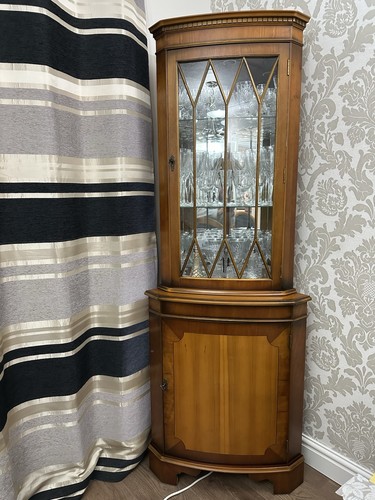 Yew wood corner display - wood,