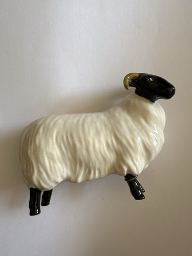Beswick sheep model 1765 black - model,