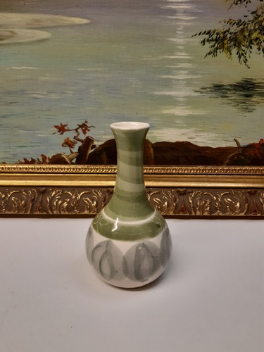 Vintage guernsey pottery vase - guernsey,