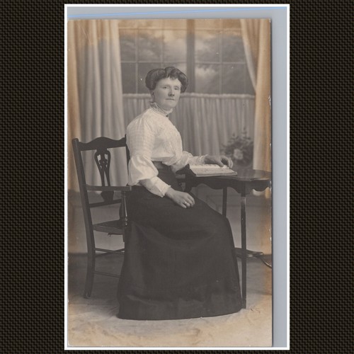 Portrait woman table - of,