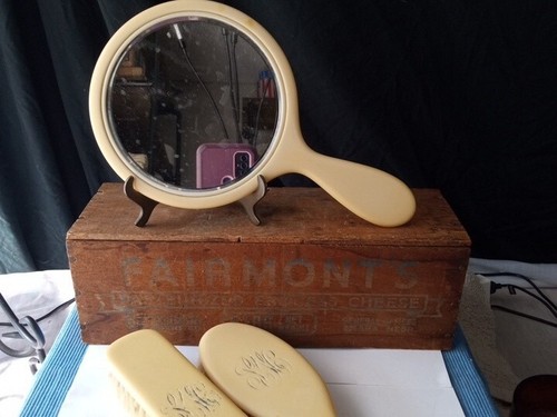 Vintage ladies bakelite vanity - ladies,