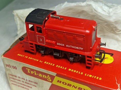 Triang r253 red dock - dock, shunter