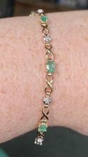 Beautiful 9ct Yellow Gold Emerald Infinity Link Bracelet.