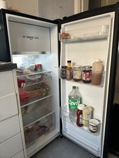 Hisense RR220D4BBE Free Standing Fridge 150 Litres Black 