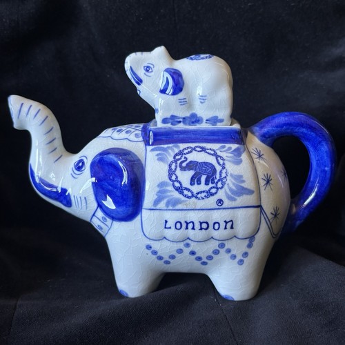 Blue elephant line vintage - blue,