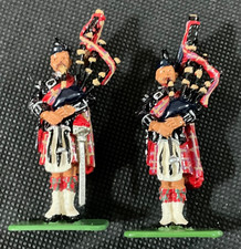 Britains 40210 Scots Guards Pipers 2 Piece Set BNIB but wrong box lid