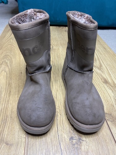 Brown suede fur - fur, bench