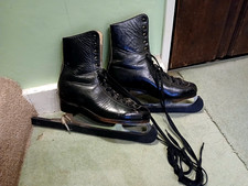 Ice skates size 5 Black leather Good condition with protective rails