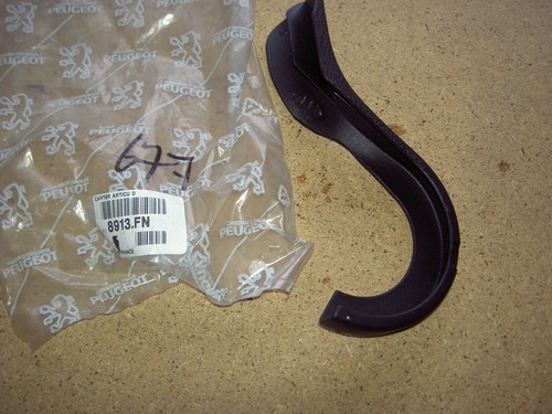 Peugeot 206 seat hinge - 206,