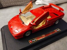 Burago 1/18 Scale Diecast - Lamborghini Diablo 1990 Red model car. Made in Italy