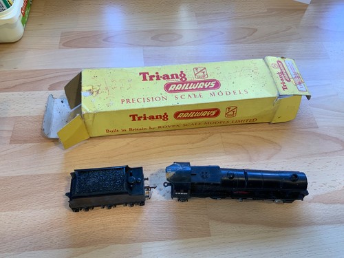 Tri ang model railway train - model,