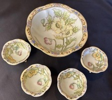NIPPON Floral Design Moriage Porcelain BEAUTIFUL 5 Piece Bowl Set Footed