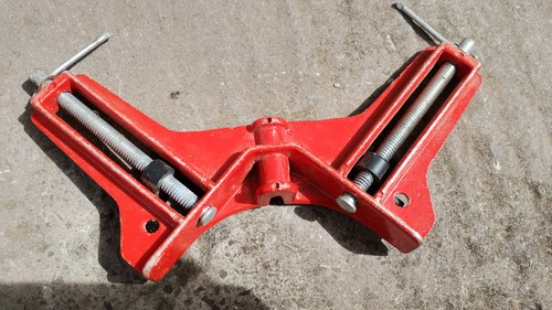 Corner and mitre - clamp, for