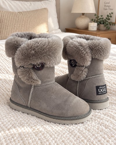 Grey sheepskin fur - grey, button