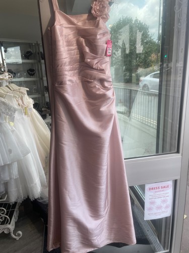 Age childrens bridesmaid - 12,