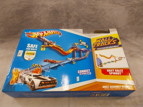 Hot wheels wall - hot,
