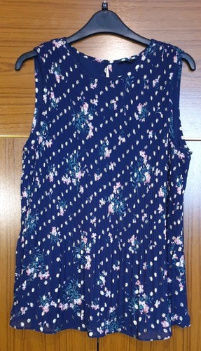 Ladies top size - 12, (b20)
