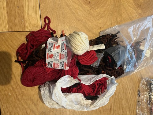 Quantity 100 wool rug - 100%,
