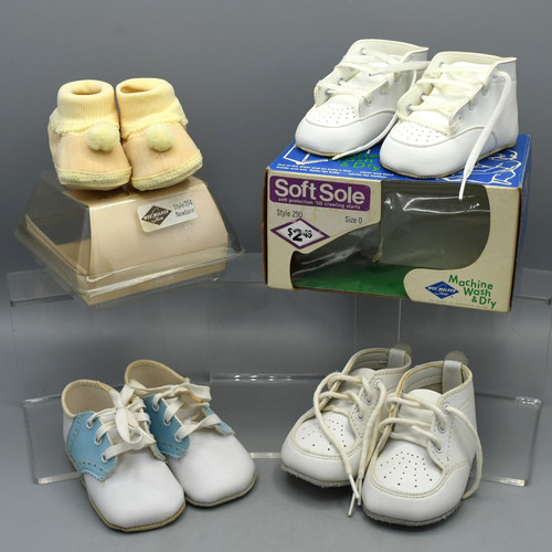 Vintage 1960s baby shoes lot - shoes,