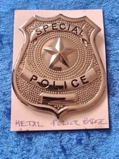 METAL USA POLICE TYPE PIN BADGE.  6.3CM X 5.5CM. GOOD CONDITION .