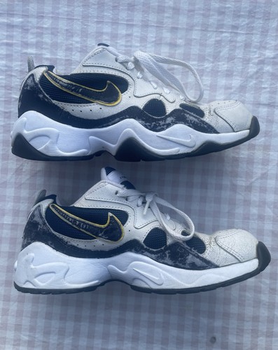 Vintage 1997 nike - nike, cross
