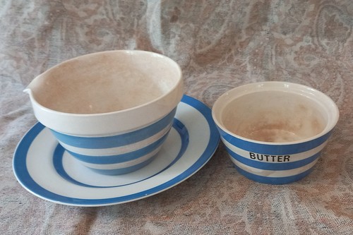 Green cornishware bowls - green,