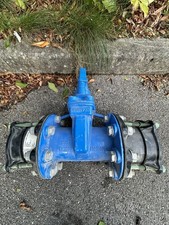 DN100 / PN16 ductile iron gate valve with 2 Flex lock Flange Adapters