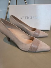 Designer Artigiano court heels
