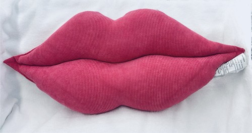 Rare lip shaped - rare,