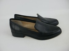 A PAIR OF LADIES BLACK LEATHER