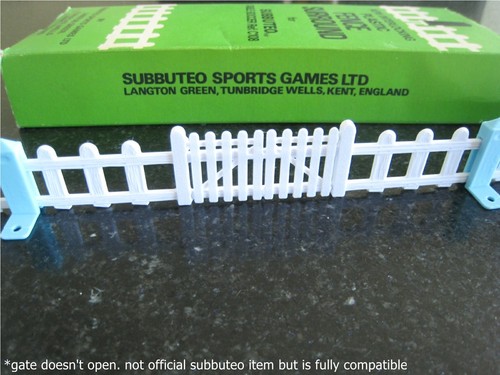 Subbuteo table cricket pitch - table,