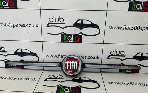 Fiat 500 front badge - front, with