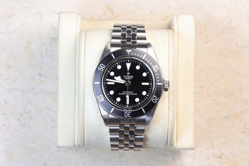 Unworn box papers - &,