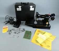 Vintage Singer Featherweight 221K sewing machine with case & accessories working