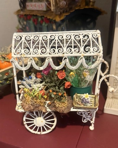 Gorgeous scale doll house - 1/12,
