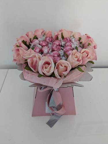 Chocolate bouquet heart pink - chocolate,