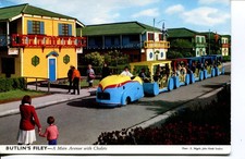 Butlins Filey Holiday Camp.Main Avenue with Chalets, Posted 1970.     B7843
