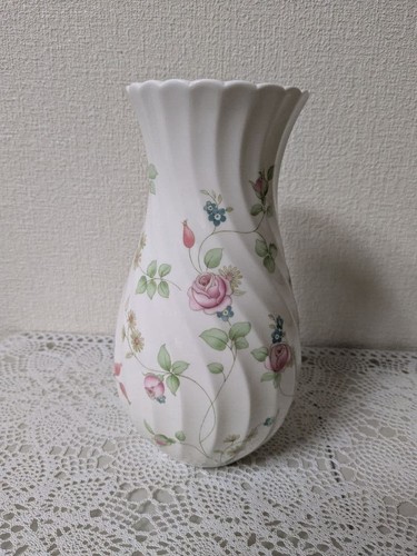 Wedgwood rosehip vase ceramic - wedgwood,