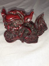 CHINESE VINTAGE FOO DOG RED RESIN FENG SHUI GUARDIAN 11cm high  ORNAMENT (#9)