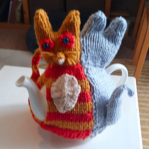 Handmade wool hand - hand-knitted, tea